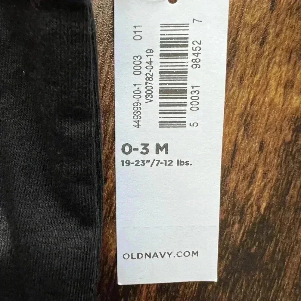 BUNDLE: 2 Old Navy- infant long sleeve t-shirts. Size: 0-3mos